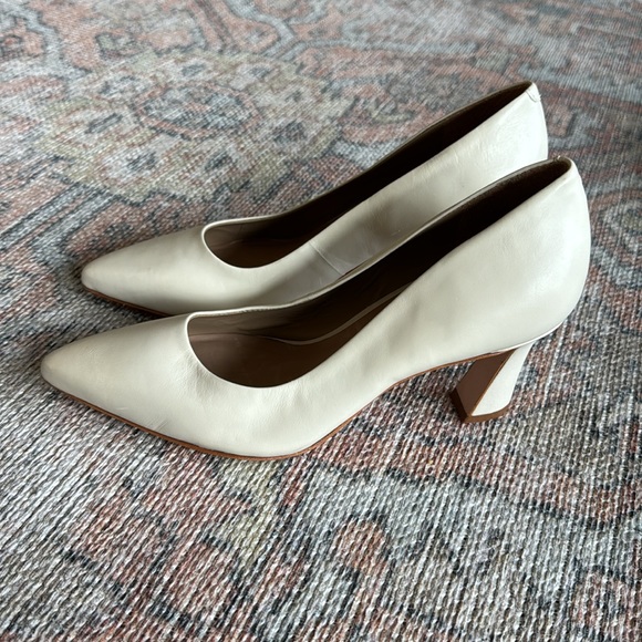 Bernardo Faryn Pump Heels - Picture 4 of 9